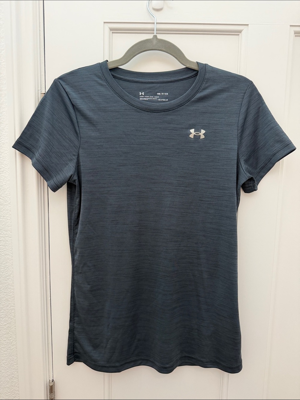 Under Armour Women’s Short Sleeve Tech Twist Performance Tee Heathered Charcoal